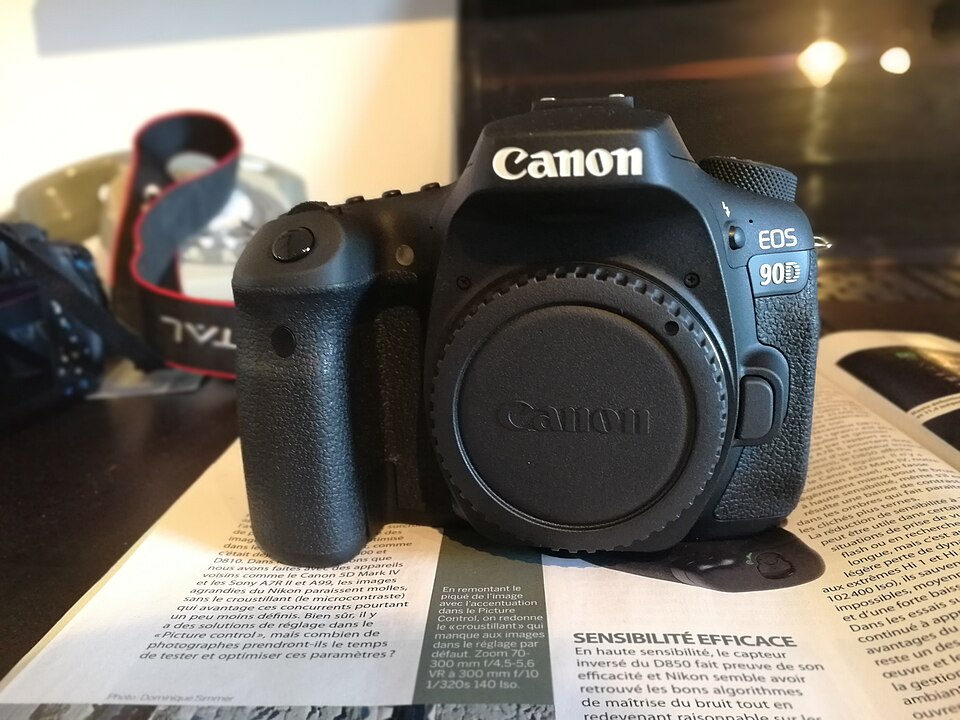 Canon EOS 90D DSLR body — low shutter count