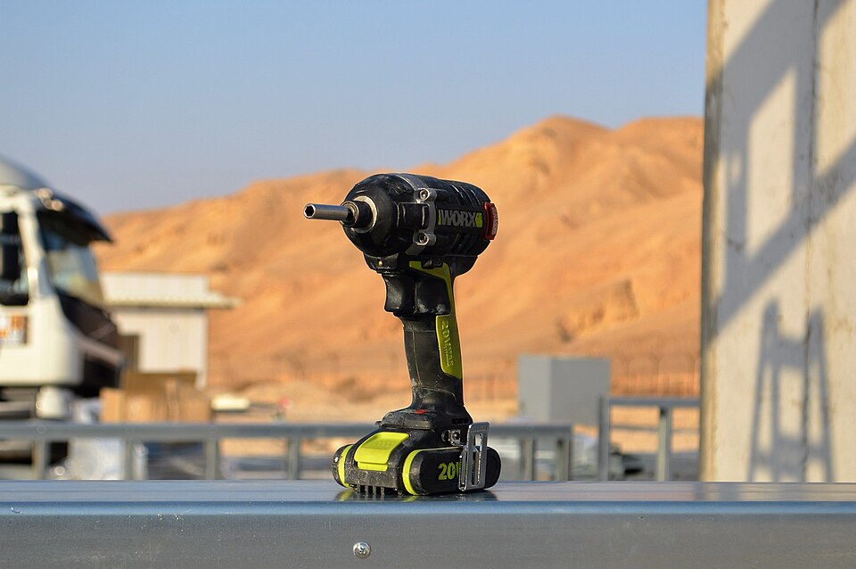 WORX 20V impact driver + battery — solid workhorse